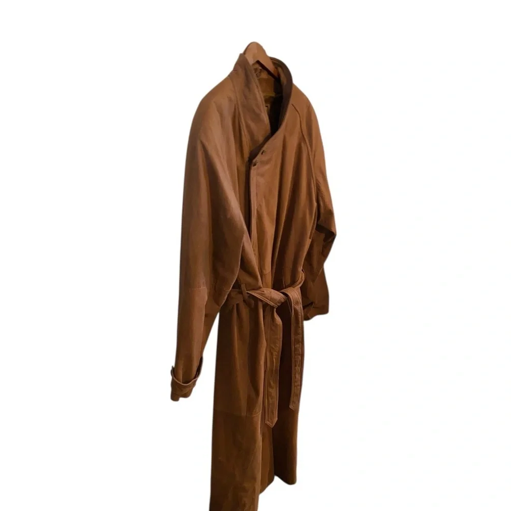 Vintage American Style Brown Leather Belted Trench Coat
Mountain life old money - Picture 2 of 14